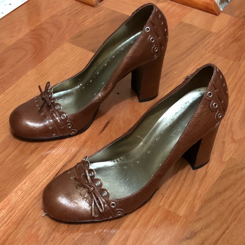 BCBGeneration Bronze pumps 6 6.5